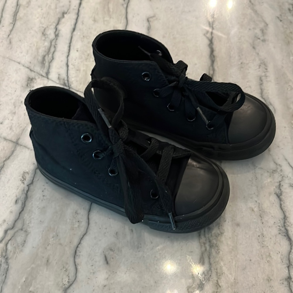 Black Converse All Star shoes.